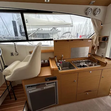Bateau Nuit Insolite Úszó hotel *