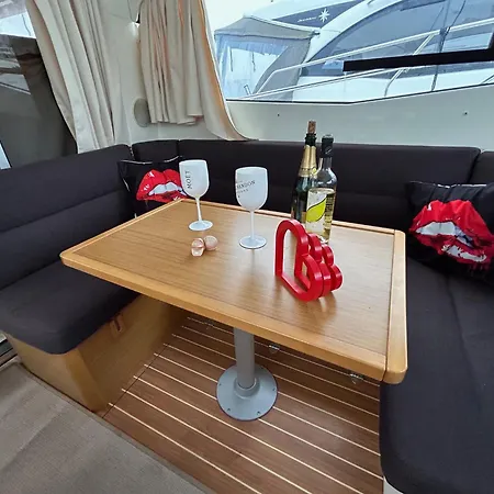 Bateau Nuit Insolite Úszó hotel La Rochelle